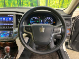 【純正革巻きステアリング】上質な革を使用することで、手にしっかり馴染みとても運転しやすいハンドルです♪