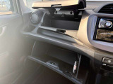 グローブBOXは車検証の他にも収納たっぷり☆