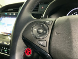 ステアリングにオーディオ操作スイッチが付いています。オーディオ画面に直接タッチしなくても操作が出来ますので、運転に集中できます。