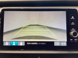【バックカメラ】運転が苦手な方も車庫入れラクラクです!ギアをリバースに入れれば自動的に切り換わりますので、面倒な操作は不要です♪狭い駐車場もお車を傷つけず安心ですね!