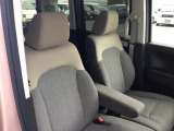 シートの状態も良好。寒い日も快適な運転席&助手席ヒーターも装備。
