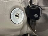 【キーレス】少し離れた場所からでもボタン一つでドアの開錠・施錠ができるのでとっても便利!ドアの鍵穴周りに傷をつけることもありません♪