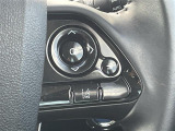 【レーンディパーチャーアラート(LDA)】クルマが車線または走路から逸脱する可能性がある場合に、ブザーまたはハンドルの振動により注意をうながします。機能には限界があるためご注意ください。