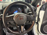 ステアリング周りのスレ・ヨレはございません!KUHLの特選車は中古車であっても自信をもっておすすめできる状態の物ばかりです!もちろんご納車前にはルーム清掃を実施させて頂きます!