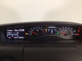 メーターの横に液晶カラーディスプレーを装備。航続可能距離等の情報やHonda SENSINGの注意・警告を表示します!