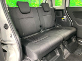 後部座席も気になるようなキズ・汚れやへたり等、大きなダメージはなく、良好な状態です。