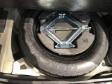 スペアタイヤを装備しています。いざと言う時には、使い慣れたスペアタイヤの方が安心です。
