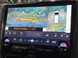 【パノラミックビューモニター】専用のカメラにより、上から見下ろしたような視点で360度クルマの周囲を確認することができます☆死角部分も確認しやすく、狭い場所での切り返しや駐車もスムーズに行えます。