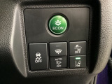 Hondaセンシング用の、VSA(ABS+TCS+横滑り抑制)解除と路外逸脱抑制機能のオンオフスイッチなどはハンドルの右側に装備しています。燃費に役立つECONボタンもここです。
