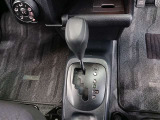 CVT(無段変速機)搭載で、滑らかな加速と快適な走行を実現。街乗りから高速までストレスの少ないドライブが可能です