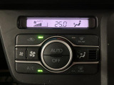 オートエアコン(プッシュ式)操作しやすいプッシュ式コントロールパネルを採用しております。 ♪