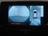 専用のカメラにより、上から見下ろしたような視点で360度クルマの周囲を確認することができます。