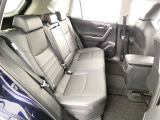 ゆとりある広々とした車内空間は、ドライブを始め買い物やレジャーなど、幅広く活躍します。一人でもみんなとでもお出かけを楽しみましょう!