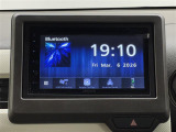 【6.8インチディスプレイオーディオ】KENWOOD製の6.8インチディスプレイオーディオ搭載。Apple CarPlay、AndroidAutoにも対応。