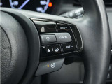 ◆アダプティブクルーズコントロール◆予め設定した車速内でクルマが自動的に加減速。前走車との適切な車間距離を維持しながら追従走行します。【LKAS】車線維持支援システムでステアリング操作を支援。