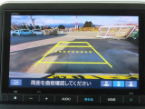 バックカメラが装備されているので後退時に車両の後ろ側をモニター画面に表示します!車庫入れなどでバックする際に後方確認ができて便利です!車庫入れが苦手な人もこれで安心です!