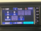 純正ナビを装備。タッチパネル式で使いやすく、お出かけもラクラクです。