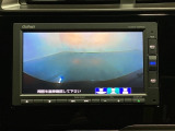 ギヤをR(バック)に入れるとナビの画面に後ろの映像が映るリアカメラ付です。後退時、コンディションが悪い視界でもカラーバックモニターがドライバーをサポートします。