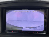 【バックモニター】後ろのカメラの映像をモニターに映し出すことができます!後方の見えない死角や、障害物との距離感をしっかり確認することができます!駐車が苦手な方におすすめです。