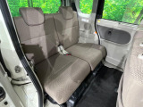 後部座席も気になるようなキズ・汚れやへたり等、大きなダメージはなく、良好な状態です。