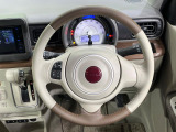 【純正革巻きステアリング】上質な革を使用することで、手にしっかり馴染みとても運転しやすいハンドルです♪