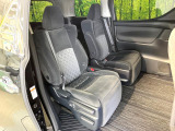 後部座席も気になるようなキズ・汚れやへたり等、大きなダメージはなく、良好な状態です。