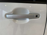 触れる機会が多いドアノブ周り。小キズの出やすい箇所だからこそ状態が分かると安心です。