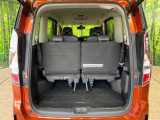 普段のお買い物や通勤、送迎等に十分な荷室スペースを確保しております。セカンドシートを倒すと、大きな荷物の積載も可能です♪