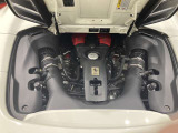 3.9リッターV8ターボエンジンから670CVのパワーを発揮致します。