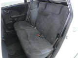 家族やご友人とBBQに行くとき、楽しさは道中の車内から始まっています!このベンチシートに座って、みんなで和気あいあい盛り上がりましょう!