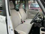 運転席まわりは、使用感も少なく良好な状態です。