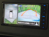 【マルチアラウンドモニター】専用のカメラにより、上から見下ろしたような視点で360度クルマの周囲を確認することができます☆死角部分も確認しやすく、狭い場所での切り返しや駐車もスムーズに行えます。
