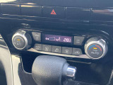 ◆エアコン◆温度の設定をしてAUTOボタンを押すだけ簡単。左右別々温度設定で 車内を快適な温度に保ってくれます
