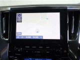 純正ナビを装備。タッチパネル式で使いやすく、お出かけもラクラクです。