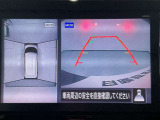 【アラウンドビューモニター】まるでクルマを真上から見ているようなアラウンドビューモニターで運転をサポート。運転席から見えにくい車の四隅や後方もモニターでしっかり見えます。