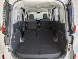 2列目シートを倒すと、大きな荷物の積載も可能です
