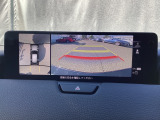 狭い場所での駐車やすれ違いなどでより的確な運転操作に役立つ360&deg;ビューモニターが装備されています。