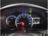 とっても見やすいメーターです。夜間時はラグジュアリーな気分にさせてくれる照明が魅力ですので、夜のドライブも楽しみになりますよ♪