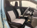 見た目が大事!な外装はぴかっとキレイに磨いており、経年のくすみもよみがえっております。ヘッドライトやドア周辺を磨く際にはマスキングテープを使用して保護しながら丁寧に作業をしております。