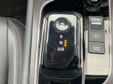 e-POWERならではのシフトレバーで、バックやドライブなどの切り替えがラクラクです!