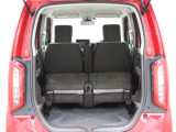 簡単に収納できる後部座席!大空間が出現します!シートアレンジが多彩な点も特徴です!レジャー用品も積み込めます!