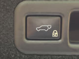 【パワーバックドア】スマートキーや運転席のボタンを押すだけでリアゲートが自動で開閉します!荷物を持っている時や、高い位置にあるバックドアを閉める際に便利な機能です♪