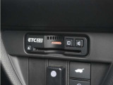◆ETC2.0装着◆進化したドライブ体験。料金収受システムだけだったETCが生まれ変わって、高速道路を賢く使うETC2.0に進化しました。多彩な情報サービスが便利で快適なドライブ体験を提供します。