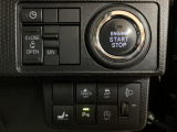 電子カードキーを携帯しているだけでエンジンの始動ができるプッシュボタンスタートを装備しています☆