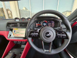 Zの運転席を是非座って体感してみて下さい。色々な装備がついているので、気になる装備を是非カーライフアドバイザーに聞いてみてください