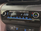 オートエアコン付きなので一度、気温を設定すれば自動的に過ごし易い温度に調整してくれますよ。 車内をいつでも快適空間にしてくれます。