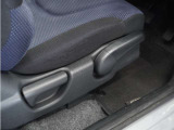 ◆シートハイトアジャスター◆運転席を上下に高さ調節ができます!運転ポジションを体格に合わせてシート調整できます。
