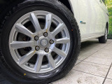 【15インチアルミホイール】外観にマッチしたアルミホイールを装着しております。各種アルミホイールや、スタッドレスタイヤも取扱いしております。是非ご相談ください♪