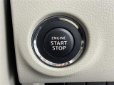 【プッシュスタート】スマートキーを持っているだけ、鍵を差し込むことなく、ボタンを押すだけでエンジン始動や停止を行うことができます。