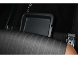 助手席シートアンダートレイ装備!色々収納でき室内もスッキリ!